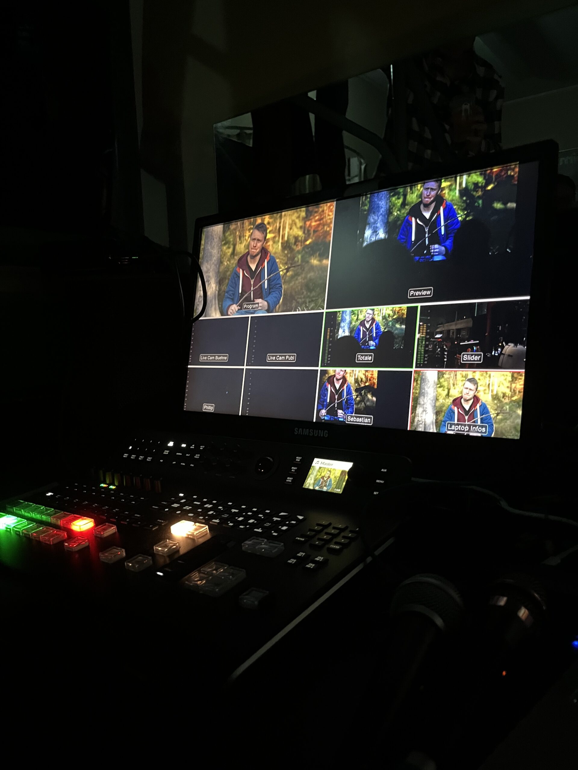 24-11-19 22-04-32 0486